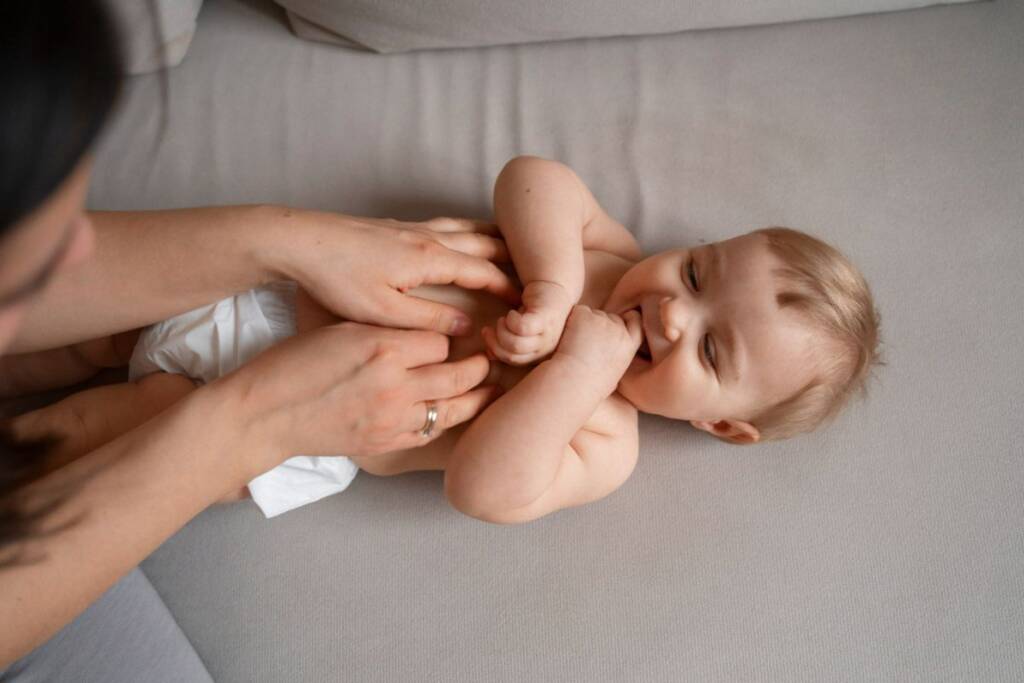 corso baby massage roma per genitori benefici massaggio neonatale